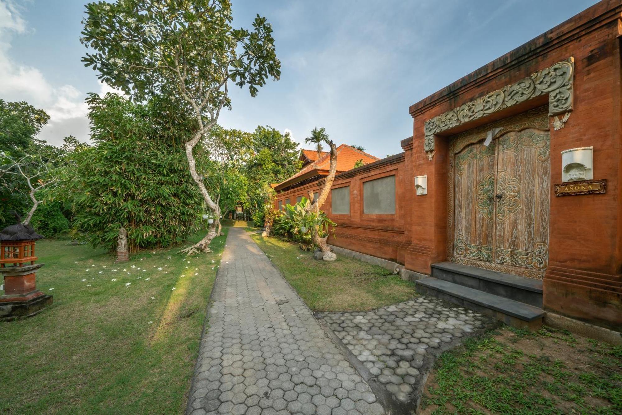 Three Brothers Bungalows & Villas Legian  Exterior photo
