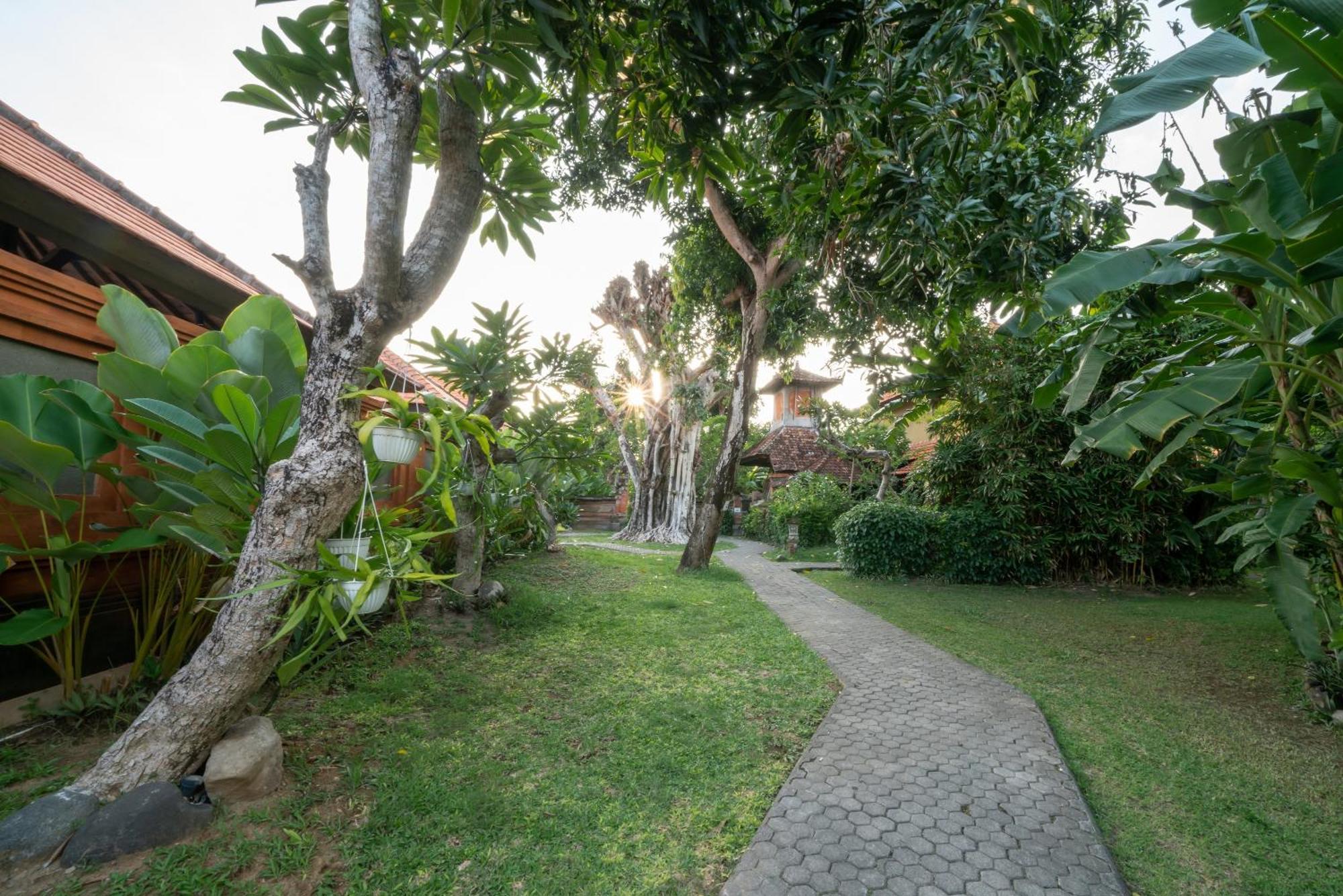 Three Brothers Bungalows & Villas Legian  Exterior photo