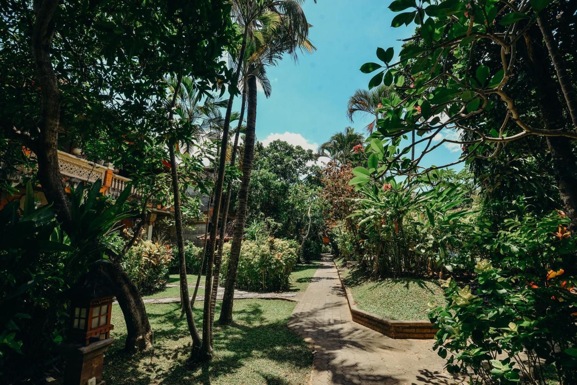 Three Brothers Bungalows & Villas Legian  Exterior photo